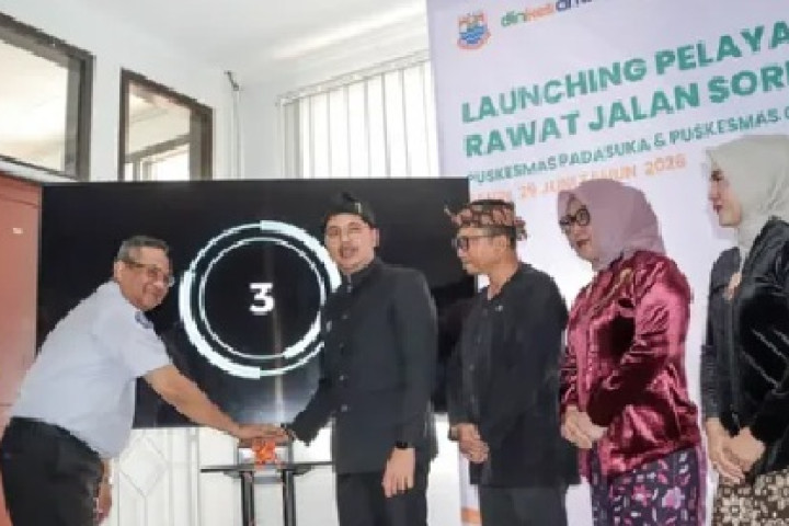 Pemerintah Kota Cimahi resmi meluncurkan layanan rawat jalan sore di Puskesmas Padasuka dan Puskesmas Cibeureum.