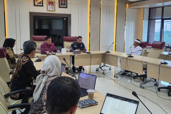 Bupati Purwakarta Saepul Bahri memenuhi panggilan Itjen Kemendagri di Jakarta pada Jumat (3/7/2026). Pemeriksaan berlangsung selama sekitar delapan jam, mulai pukul 09.00 hingga 17.00 WIB.