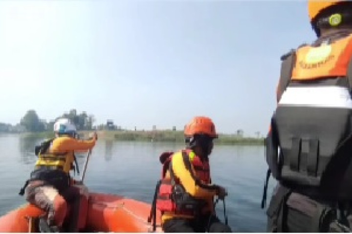 Tim SAR masih melakukan pencarian terhadap korban asal Kota Cimahi  yang diduga tenggelam di Waduk Saguling saat membuat Konten