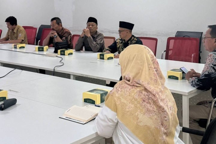 Komisi III DPRD Kota Cimahi melakukan kunjungan kerja strategis ke Dinas Lingkungan Hidup (DLH) Provinsi Jawa Barat pada Senin, 6 Juli 2026