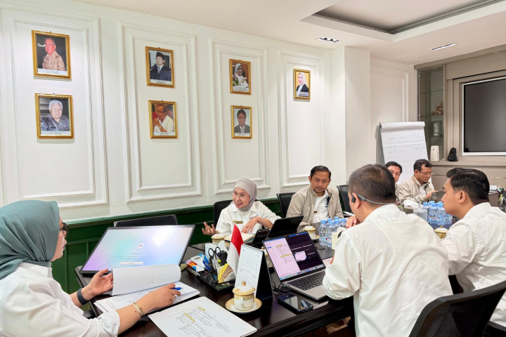 Deputi Bidang Kelembagaan dan Tata Laksana Kementerian PANRB Nanik Murwati memimpin pembahasan organisasi dan tata kerja Kementerian Keuangan , di Kantor Kementerian PANRB, Jakarta. 