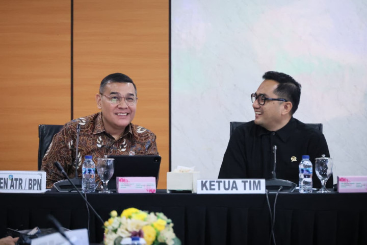 Wakil Menteri Agraria dan Tata Ruang/Wakil Kepala Badan Pertanahan Nasional (ATR/BPN), Ossy Dermawan, mengikuti  rapat kerja bersama Komisi II DPR RI di Gedung Graha Kepri, Batam, Kepulauan Riau. 