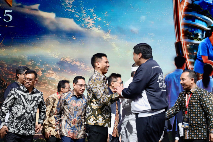 Wamendagri Akhmad Wiyagus saat menghadiri Seminar Nasional dan Deklarasi Kedaulatan Kesehatan Indonesia 2045, di GBI (Gereja Bethel Indonesia) Bethel Summarecon, Bandung, Rabu, 15 Juni 2026. 