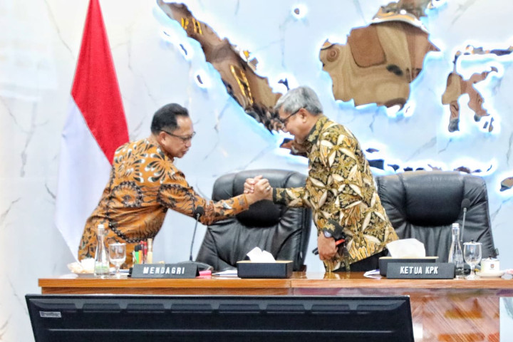 Mendagri Tito Karnavian dan Ketua KPK Setyo Budiyanto menggelar  terkait pemetaan korupsi di Pemerintahan Daerah di Kantor Kemendagri, Jakarta, Jumat, 24 Juli 2026. 