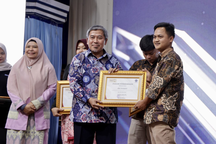 Dirjen Binapenta dan PKK Kemnaker bersama PT Indo-Rama Synthetics Tbk memperkuat lima Tenaga Kerja Mandiri (TKM) di Purwakarta, Jawa Barat, melalui dukungan TJSL/CSR  perusahaan