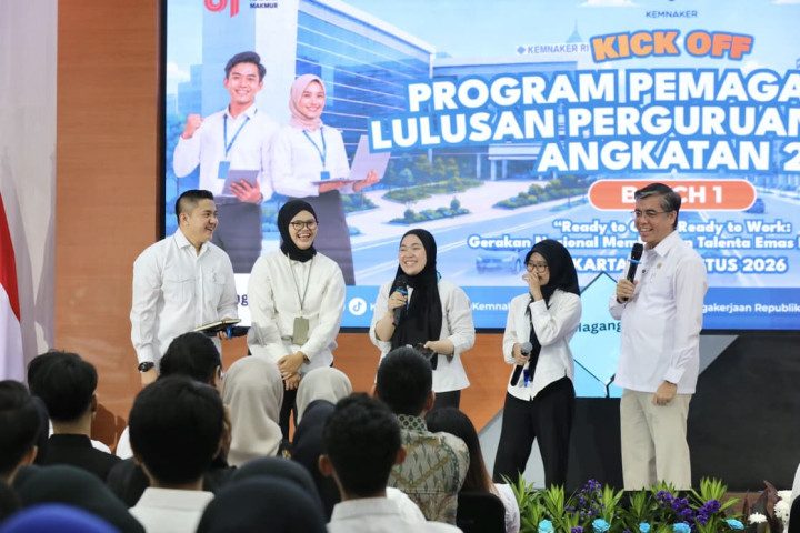 Menaker Yassierli membuka Kick Off dan Orientasi Program MagangHub Angkatan II Batch 1 di Kantor Kemnaker, Jakarta, Selasa (11/8/2026). Kegiatan tersebut turut dihadiri Sekretaris Kabinet Teddy Indra Wijaya.