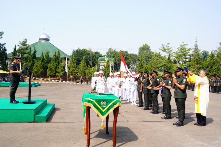 Pangdam III/Siliwangi Mayjen TNI Kosasih, S.E., M.M., resmi melantik dan mengambil sumpah 564 prajurit siswa Pendidikan Pertama Bintara (Dikmaba) Infanteri dan Keahlian TNI AD Gelombang II TA 2026 menjadi Bintara TNI AD.