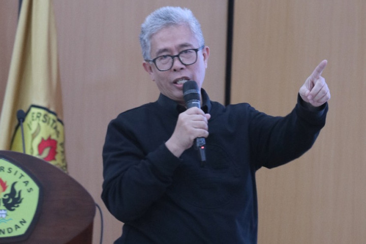 - Wakil Direktur I Bidang Akademik Pascasarjana Universitas Pasundan (UNPAS), Prof. Dr. H. Yaya Mulyana Abdul Azis, M.Si