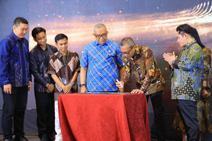 Wakil Menteri Tenaga Kerja Afriansyah Noor menghadiri  peresmian Perkumpulan Permanent Makeup Indonesia dan Lembaga Sertifikasi Profesi (LSP) Permanent Makeup Indonesia di Jakarta, Minggu (23/8/2026).