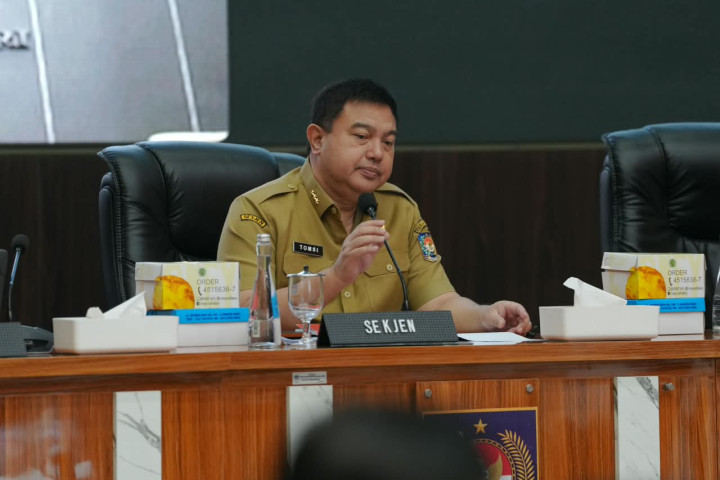 Sekjen Kemendagri Tomsi Tohir memberikan sinyal tegas agar Pemda turun ke pasar dalam Rapat Koordinasi (Rakor) Pengendalian Inflasi Daerah di Gedung Sasana Bhakti Praja, Jakarta, Senin (24/8/2026),