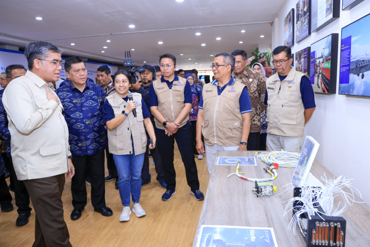 Menaker yassierli meresmikan Training Center PT Dirgantara Indonesia (Persero) dalam rangka HUT ke-50 PTDI di Bandung, Sabtu (29/8/2026).