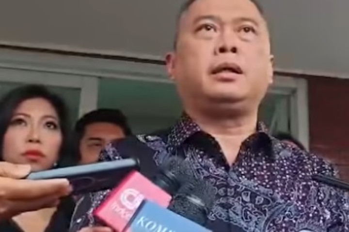 Menteri Perhubungan, Dudy Purwagandhi memberikan keterangan pers terkait penutupan operasional sejumlah bandara.