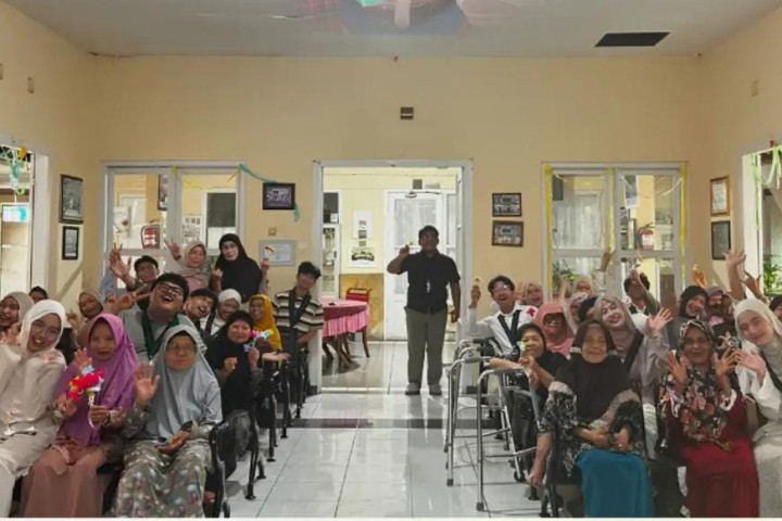 Himpunan Mahasiswa Islam (HMI) Komisariat Psikologi Cabang Kabupaten Bandung memberdayakan masyarakat melalui kegiatan “Sehari Berbagi Bersama Lansia.”