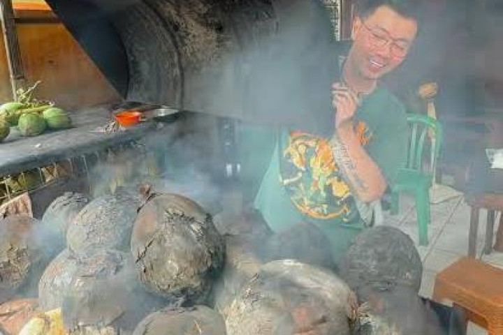 Proses pemanasan atau pembakaran kelapa  dinilai memiliki keunggulan tersendiri, yaitu dapat lebih mengaktifkan kandungan zat-zat antioksidan di dalam air kelapa 