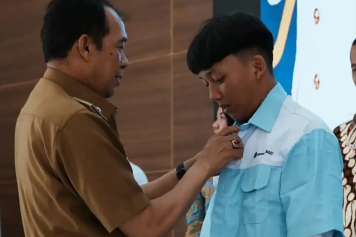 Wali Kota Cimahi Ngatiyana Pelatihan Green Jobs Bidang Pengelolaan Sampah bagi masyarakat Kota Cimahi, di Aula Gedung A Pemkot Cimahi, Senin, 14 September 2026.