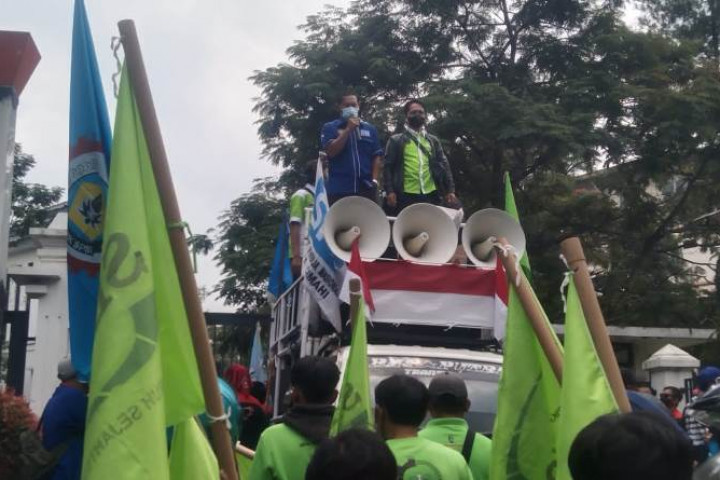 Akibat PHK massal mengakibatkan jumlah pengangguran di Cimahi semakin bertambah. Menyikapi kondisi krisis tersebut, SPSI Kota Cimahi bersiap bergabung bersama para pekerja se-Jabodetabek dan Jawa Barat untuk menggelar aksi damai di Jakarta