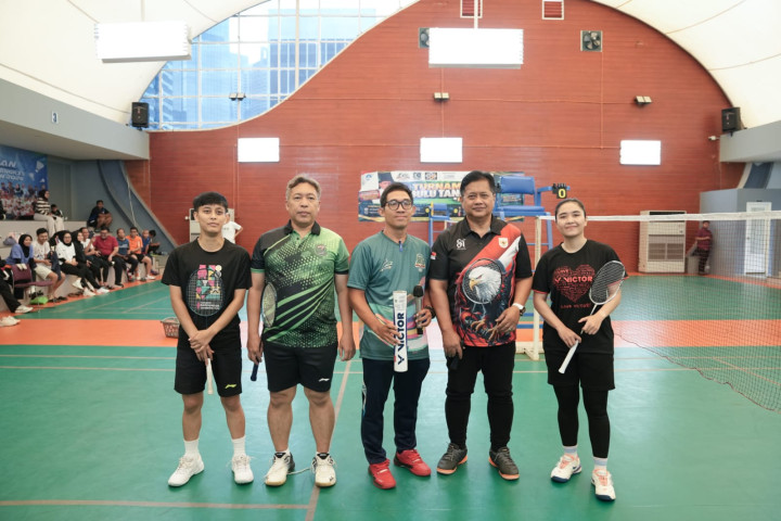 Sekretaris Dewan Penasehat MN KAHMI sekaligus Wakil Menteri Transmigrasi, Viva Yoga Mauladi, membuka turnamen bulutangkis, di kawasan Senayan, Jakarta, 26/9/2026