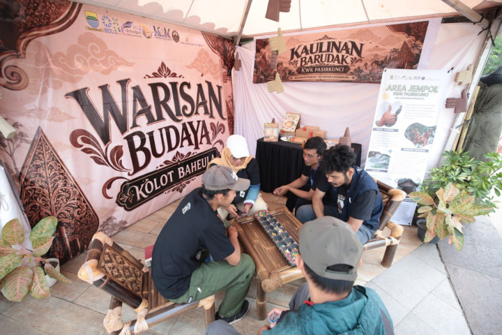 Pemkot Bandung kembangkan delapan KWK untuk mengintegrasikan potensi wisata, ekonomi kreatif, seni budaya, sejarah, hingga produk unggulan masyarakat 