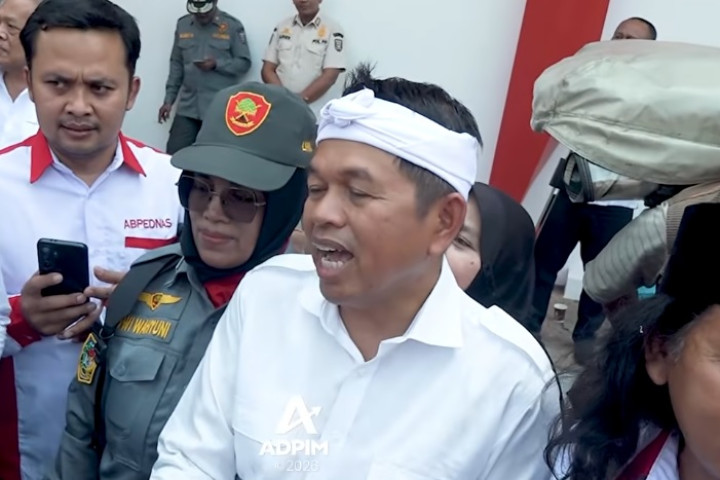 GUbernur Jawa Barat Dedi Mulyadi memberikan keterangan pers terkait pemberdayaan anggota Linmas, di Semarang, Rabu, 30 September 2026