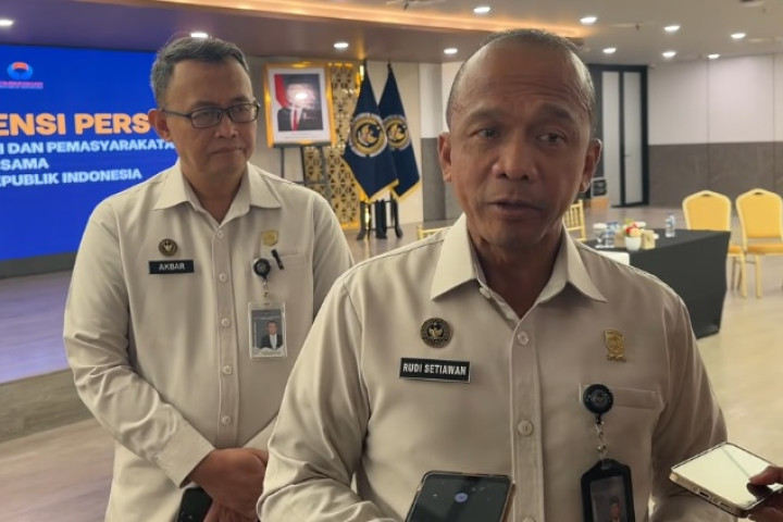 Inspektur Jenderal (Irjen) Kementerian Imigrasi dan Pemasyarakatan (Kemenimipas) Rudi Setiawan, memberikan keterangan pers terkait pemecatan Kalapas Cibinong, Wisnu sebagai ASN.