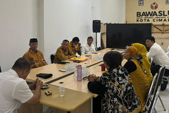 Pengurus Dewan Pimpinan Cabang (DPC) Partai Hati Nurani Rakyat (Hanura) Kota Cimahi melakukan kunjungan ke Kantor Bawaslu Kota Cimahi, Rabu (14/10/2026). 