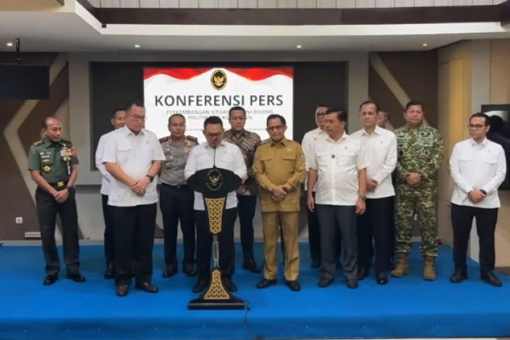 Menkopolkam Dudung Abdurrahman menggelar Konfrensi Pers usai Usai rapat internal tingkat menteri bersama kementerian dan lembaga  di Jakarta, 19 Oktober 2026.