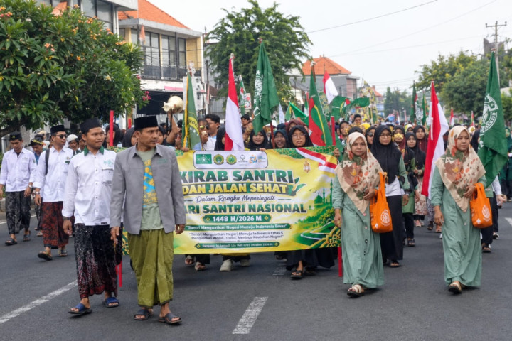 Keluarga besar Pondok Pesantren Darunnajah Almas’udiyah Denpasar menggelar kegiatan Kirab Santri dan Jalan Sehat dalam rangka memperingati Hari Santri Nasional Minggu, 25 Oktober 2026. 