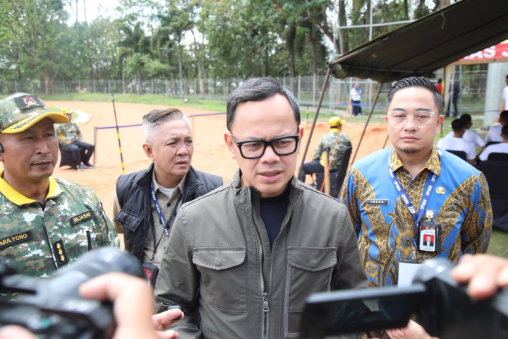 Wamendagri  Bima Arya Sugiarto menjelaskan informasi mengenai anggaran insentif sebesar Rp1 triliun bagi Pemda Berprestasi, di Kampus IPDN Jatinangor, Jum’at, 30 Oktober 2026. 
